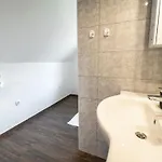 Apartment Mountain View Haven - One Bedroom With Balcony *