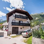 Apartment Mountain View Haven - One Bedroom With Balcony *