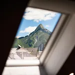 Mountain View Haven - One Bedroom With Balcony Apartment