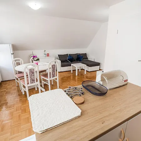 Mountain View Haven - One Bedroom With Balcony Lägenhet