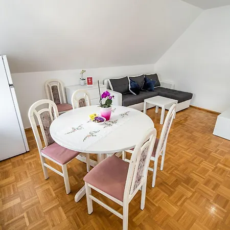 Mountain View Haven - One Bedroom With Balcony