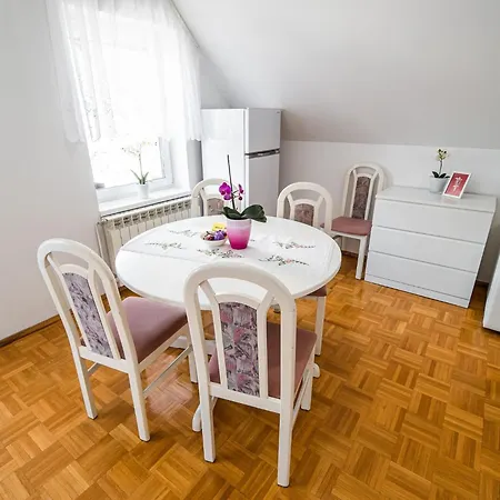 Appartement Mountain View Haven - One Bedroom With Balcony *