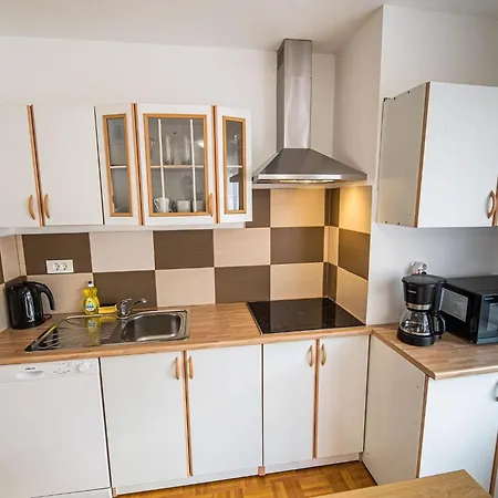 Mountain View Haven - One Bedroom With Balcony Lägenhet *