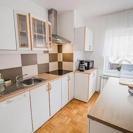 Appartement Mountain View Haven - One Bedroom With Balcony *