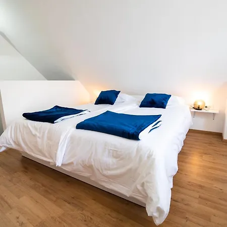 Mountain View Haven - One Bedroom With Balcony Апартаменты *