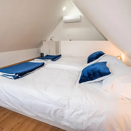 Mountain View Haven - One Bedroom With Balcony Бовец