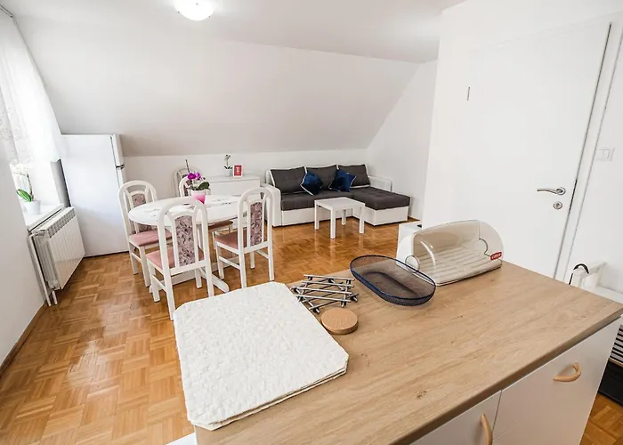 Mountain View Haven - One Bedroom With Balcony Апартаменты