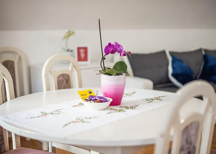 Mountain View Haven - One Bedroom With Balcony Бовец