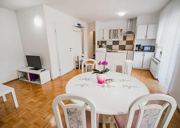 Mountain View Haven - One Bedroom With Balcony * Бовец