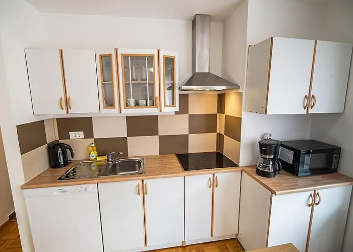 Mountain View Haven - One Bedroom With Balcony Апартаменты *