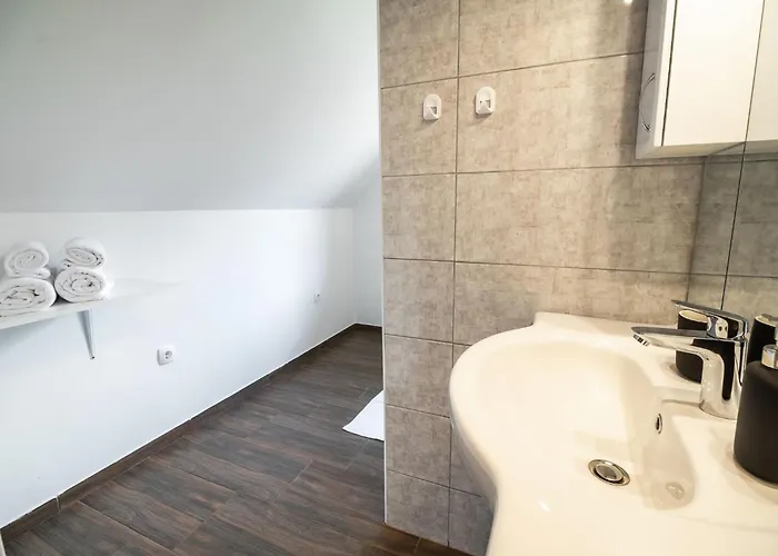 Apartment Mountain View Haven - One Bedroom With Balcony *