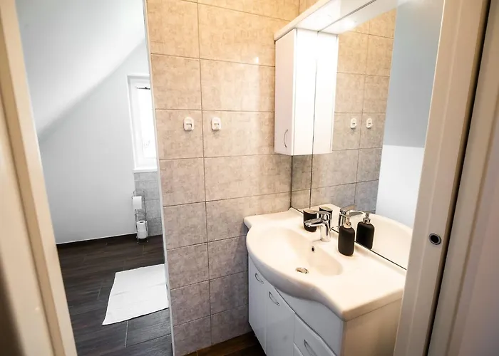 Апартаменты Mountain View Haven - One Bedroom With Balcony Бовец