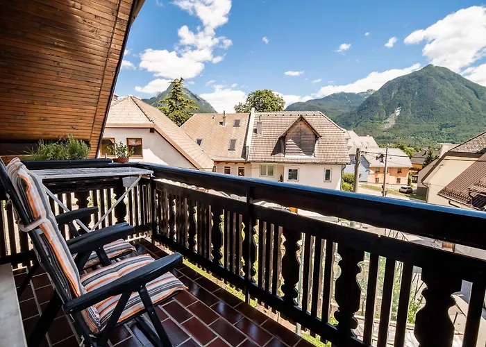 Mountain View Haven - One Bedroom With Balcony Апартаменты