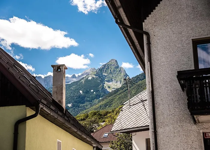 Mountain View Haven - One Bedroom With Balcony *